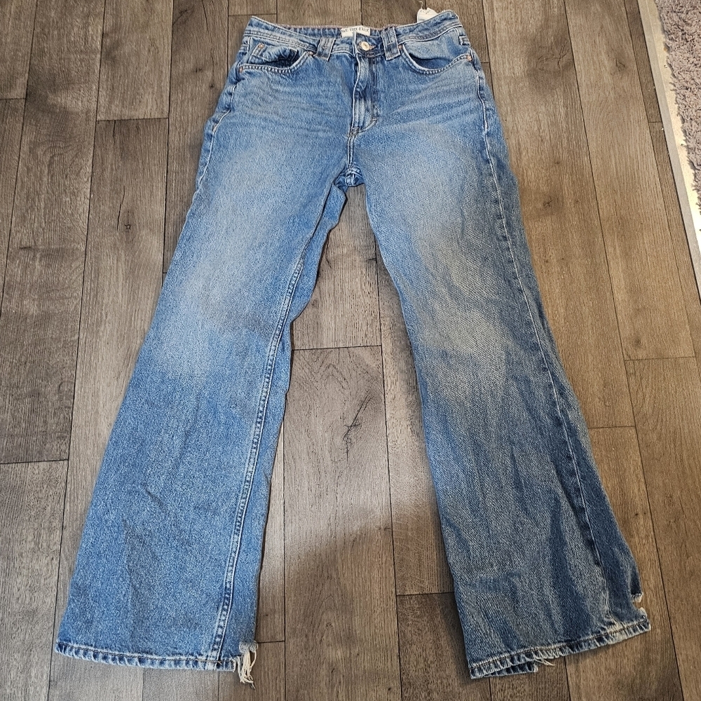 WE TĤE FREE Jeans  Ava Highrise Bootcut Size 27 Wide Legs